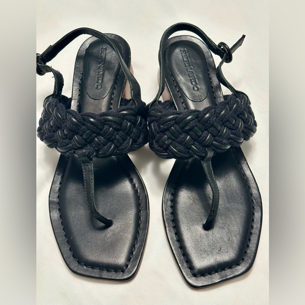 Bernardo Johanna Black Antique SZ 9 Sandals